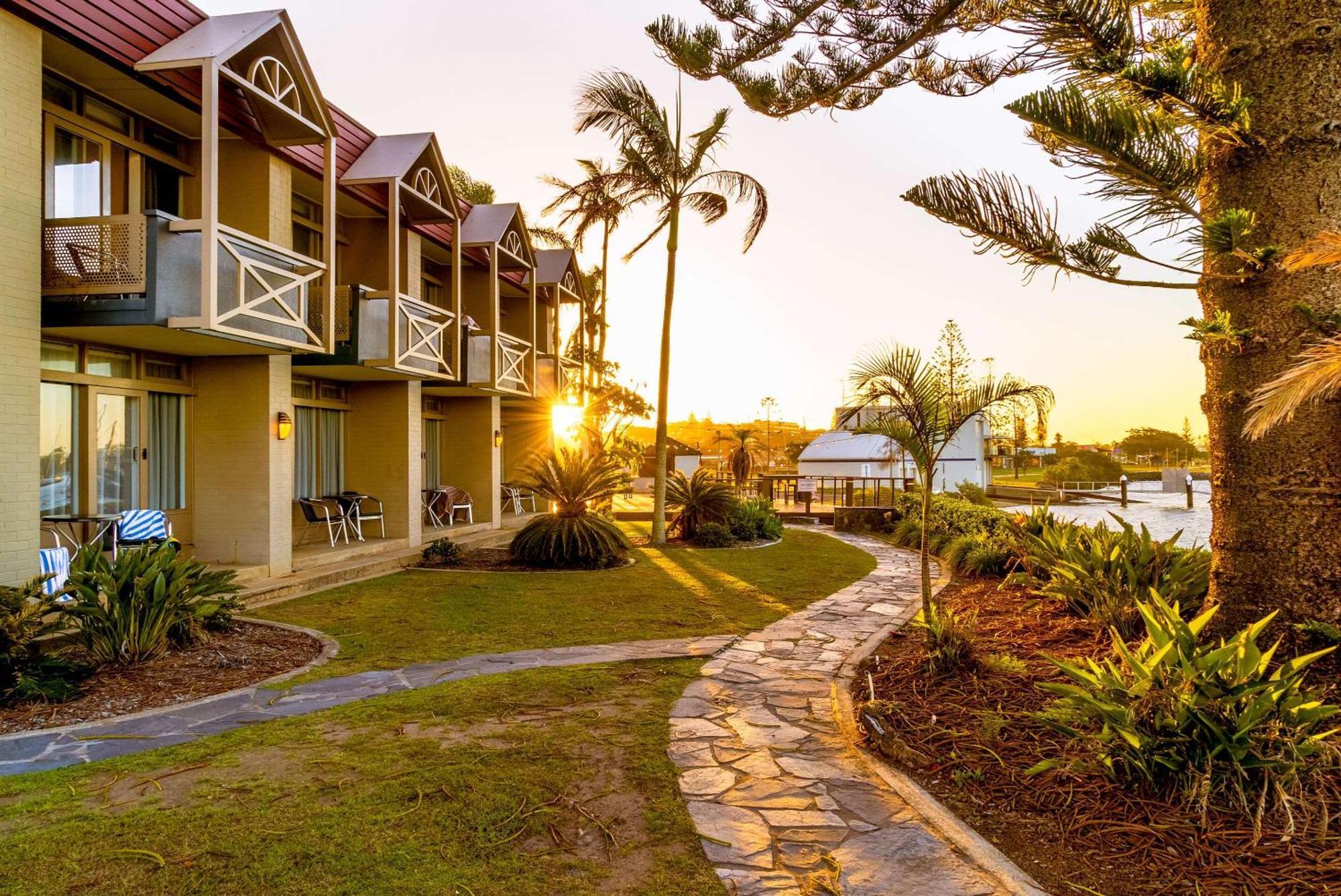 Comfort Resort Waters Edge Port Macquarie Exterior photo