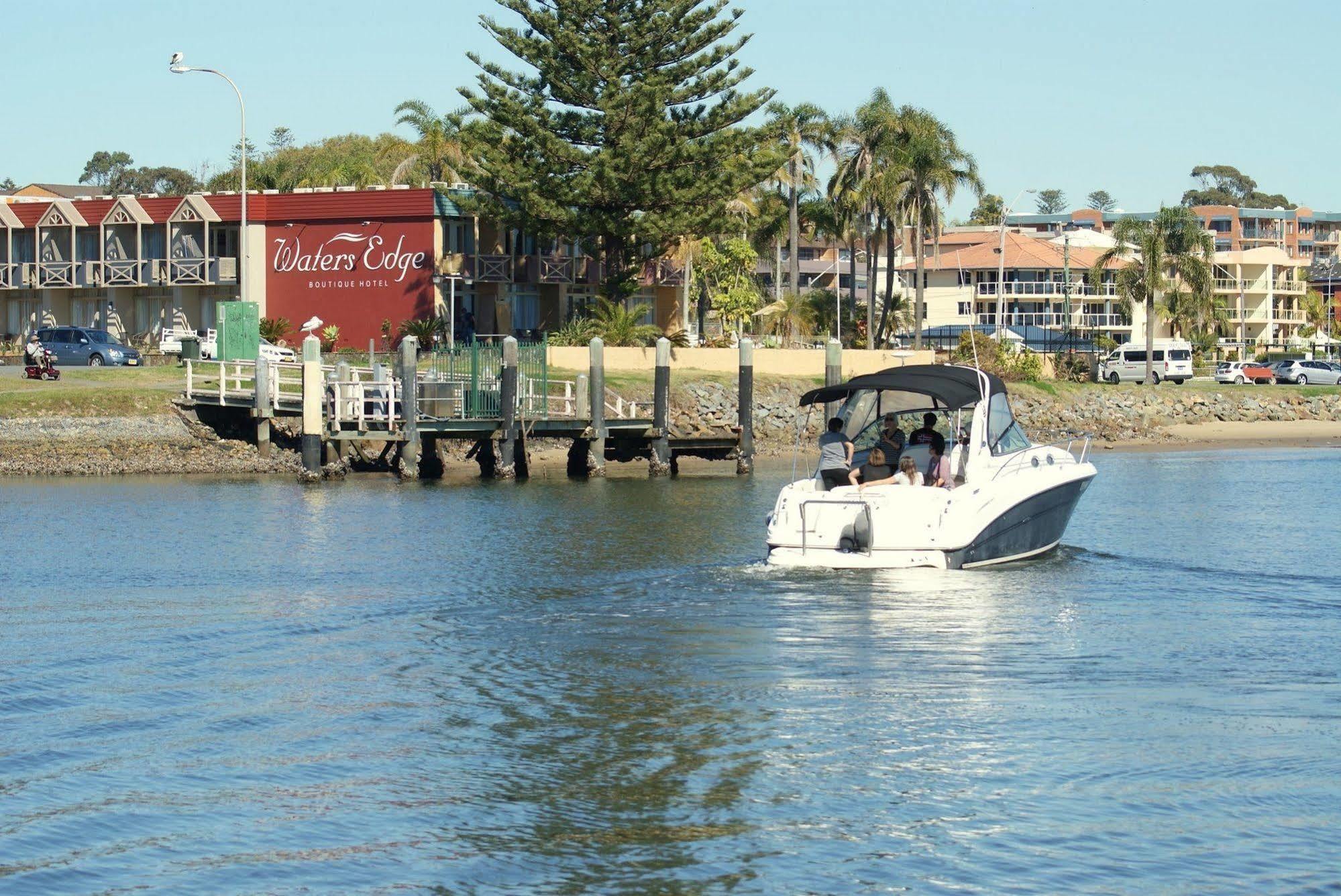 Comfort Resort Waters Edge Port Macquarie Exterior photo