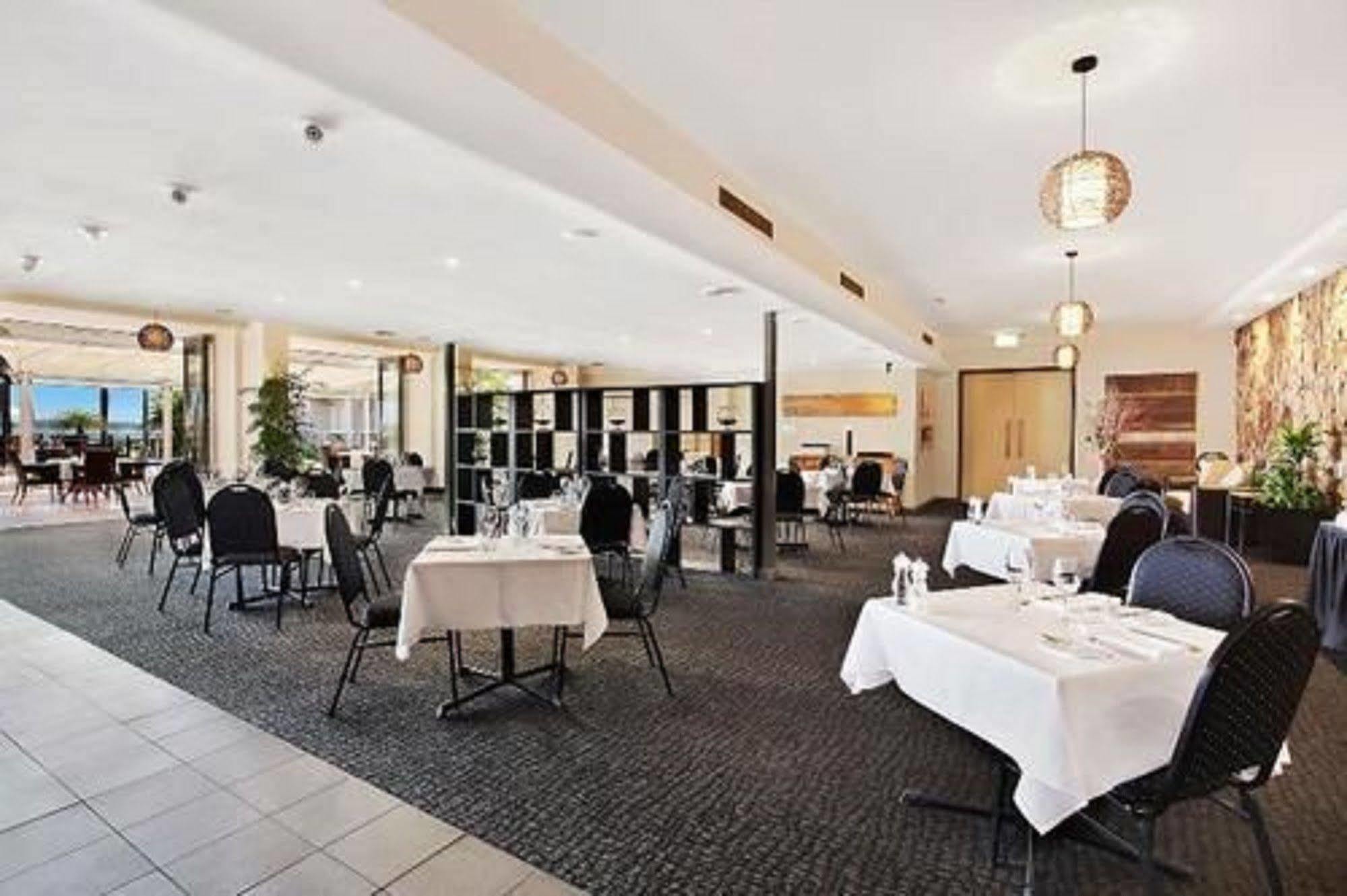 Comfort Resort Waters Edge Port Macquarie Exterior photo